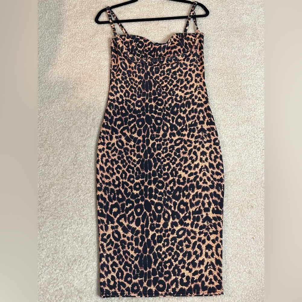 Cheetah print dress 
Size M 
Worn once